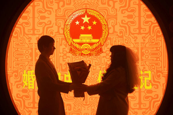 ▲▼中國結婚人數持續減少。（圖／路透）