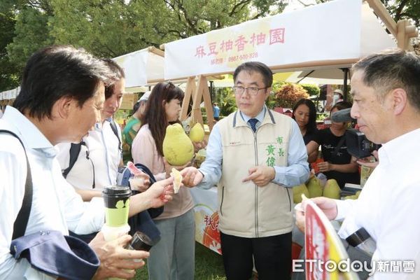 ▲2023總爺和風文化祭本週末登場，邀請12種類共83件廣島縣傳統工藝品來台展出，市長黃偉哲偕同日本廣島縣商工勞働局地域經濟支援擔當部長村上隆宣共同出席。（圖／記者林東良翻攝，下同）