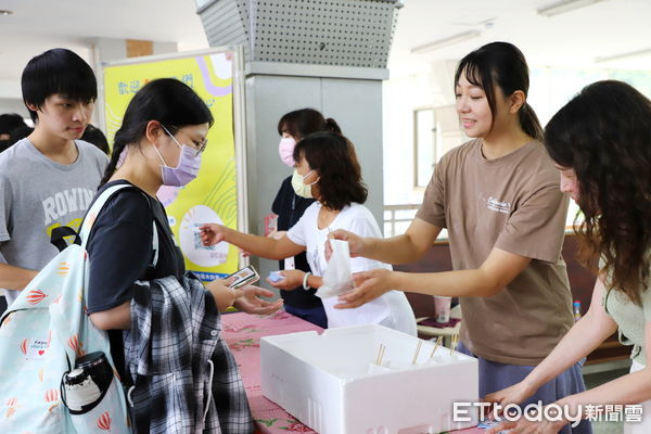 ▲▼  嘉大開學鹹酥雞免費送，希望讓學生安心在嘉大學習  。（圖／嘉義大學提供）