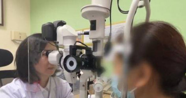 武漢女戴隱形眼鏡…視力變模糊「角膜血管狂增生」　醫抖壞習慣：很多人都犯