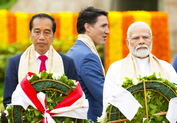 ▲▼2023年舉行在印度新德里的G20峰會，加拿大總理杜魯道走過印度總理莫迪和印尼總統佐科威。（圖／達志影像／美聯社）
