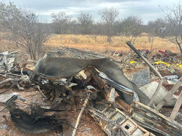 ▲▼南非一輛巴士與卡車相撞後起火，造成至少24人死亡。（圖／路透）