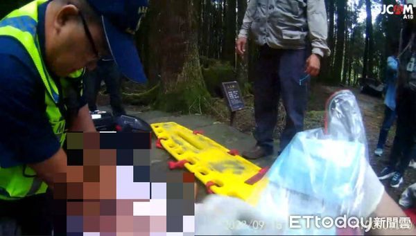 ▲▼     妻跟團到阿里山玩！彰化男突倒地昏迷　緊急搶救仍不治        。（圖／記者翁伊森翻攝）