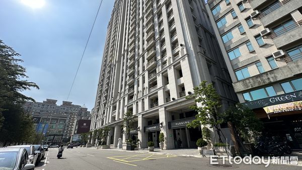 ▲▼高雄,農16,豪宅,店面,商圈,周子瑜,雄崗,東森房 屋             。（圖／記者張雅雲翻攝）
