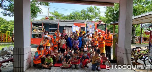 ▲台南市消防局第一大隊東山消防分隊、東山區吉貝耍國小，19日上午聯合實施防火防震演練。（圖／記者林東良翻攝，下同）