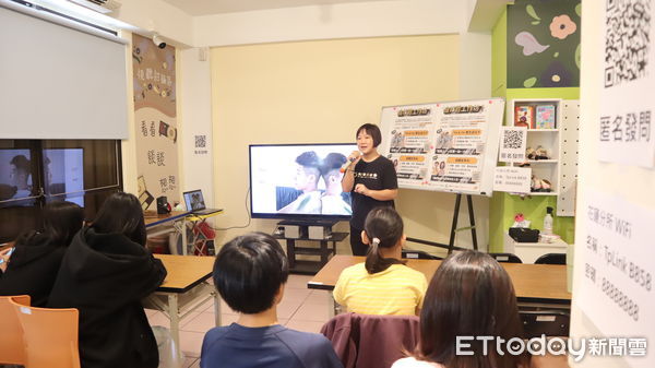 ▲勵馨基金會帶著近30位學生，以自媒體工作坊形式，述說自己的故事，為今年的台灣女兒日揭開序幕。 （圖／勵馨基金會提供，下同）