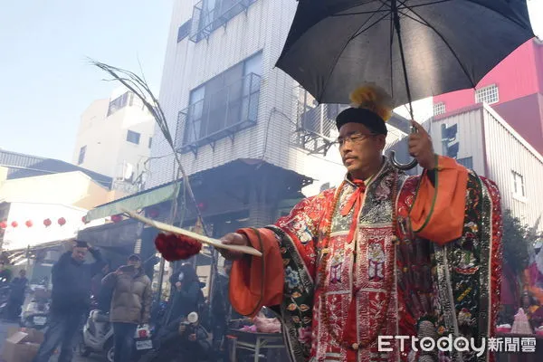 ▲三年一科的「土城香」是台南市市定民俗，19日下午鹿耳門媽祖自己來杯選主行道長，最後由吳政憲聖杯出線。（圖／謝奇峰提供，下同）