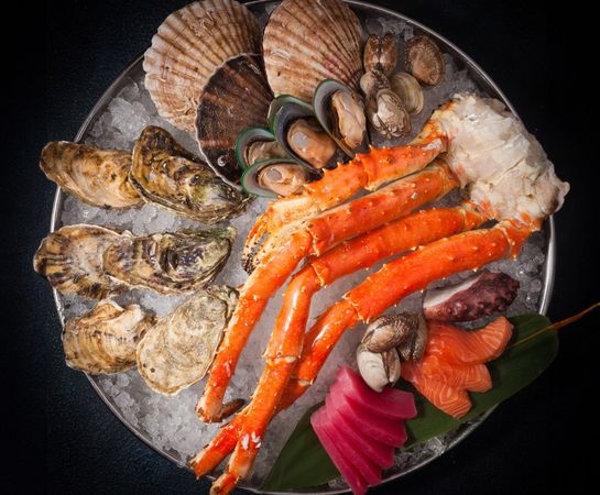 ▲升級版漢來海港命名「島語自助餐廳」　吃得到鱈場蟹。（圖／取自漢來美食臉書）