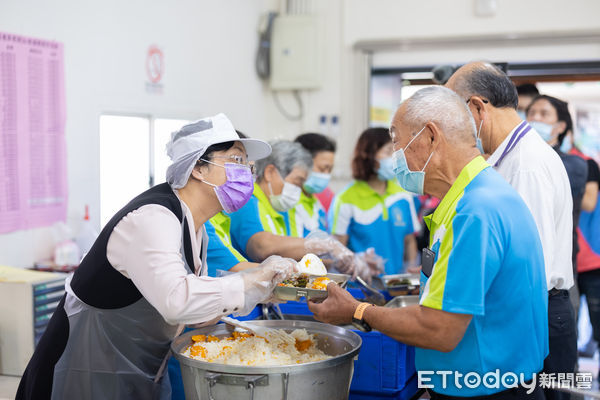 ▲▼彰化校園及長者供餐全面使用國產蛋。（圖／彰化縣府）