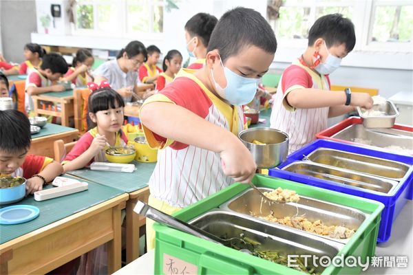 ▲▼彰化校園及長者供餐全面使用國產蛋。（圖／彰化縣府）