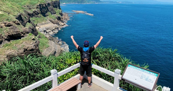 極度熱愛台灣與旅遊的網友王彥荏分析目前台灣旅遊困境，圖為其在鼻頭角拍攝作品。（圖／王彥荏提供）