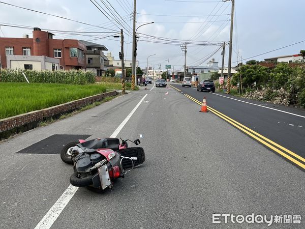 ▲▼苗8線苗栗縣後龍鎮大山段機車與汽車車禍，76歲女騎士傷重不治。（圖／記者蔡文淵翻攝）