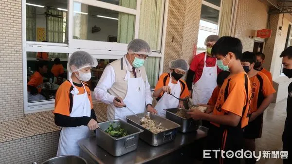 ▲台南市教育局特別重申表示，經查所屬學校午餐開學至今都沒有使用過液態蛋，也會持續落實三項午餐品質把關機制，確保使用國產食材，防止混充進口蛋，請家長放心。（圖／記者林東良翻攝，下同）