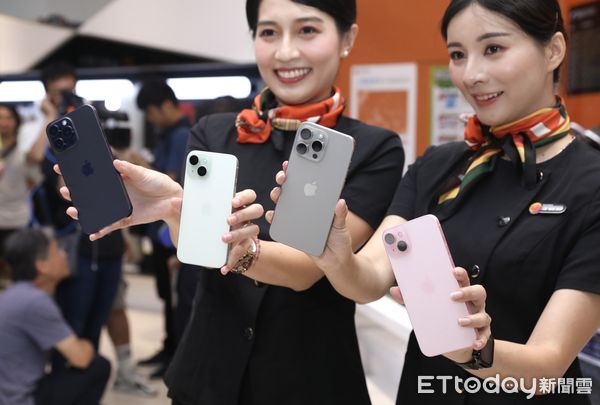 ▲▼台灣大三創門市iPhone收購iPhone 15開賣  。（圖／記者李毓康攝）