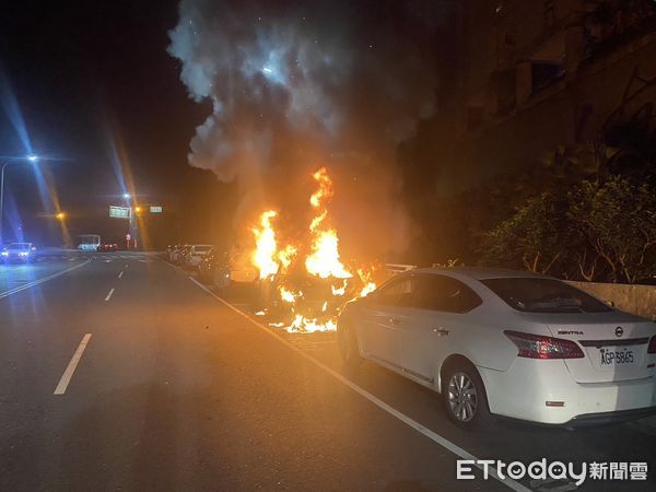 ▲▼基隆燒炭火燒車  。（圖／記者郭世賢攝）