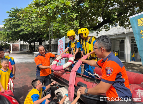 ▲台南市消防局第二大隊為強化學校對災害防救議題的關注，特與玉井國小一起舉辦防災演練。（圖／記者林東良翻攝，下同）