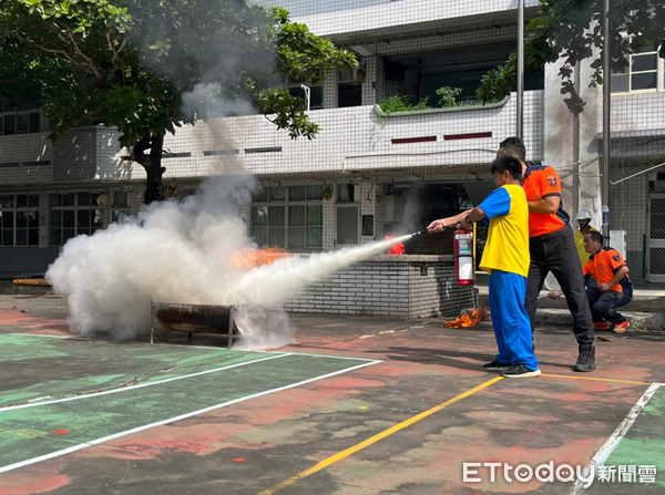 ▲台南市消防局第二大隊為強化學校對災害防救議題的關注，特與玉井國小一起舉辦防災演練。（圖／記者林東良翻攝，下同）