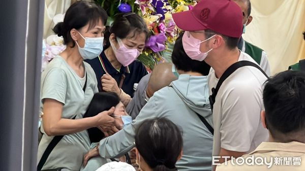 ▲▼         勇消陳柏翰母親哭到暈厥    。（圖／記者黃彥傑攝）