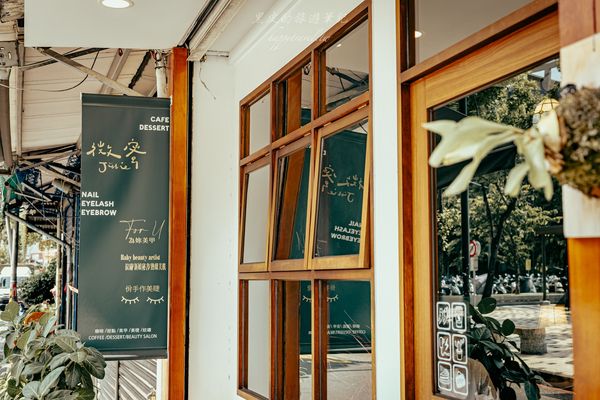 ▲▼台北懷舊英式復古風微蜜jolie咖啡廳，有美甲服務外，消費滿400更可以免費占卜。（圖／黑皮的旅遊筆記提供）