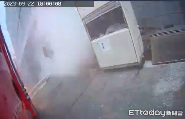 ▲▼       爆炸瞬間消防車視角曝      。（圖／記者陳崑福翻攝）