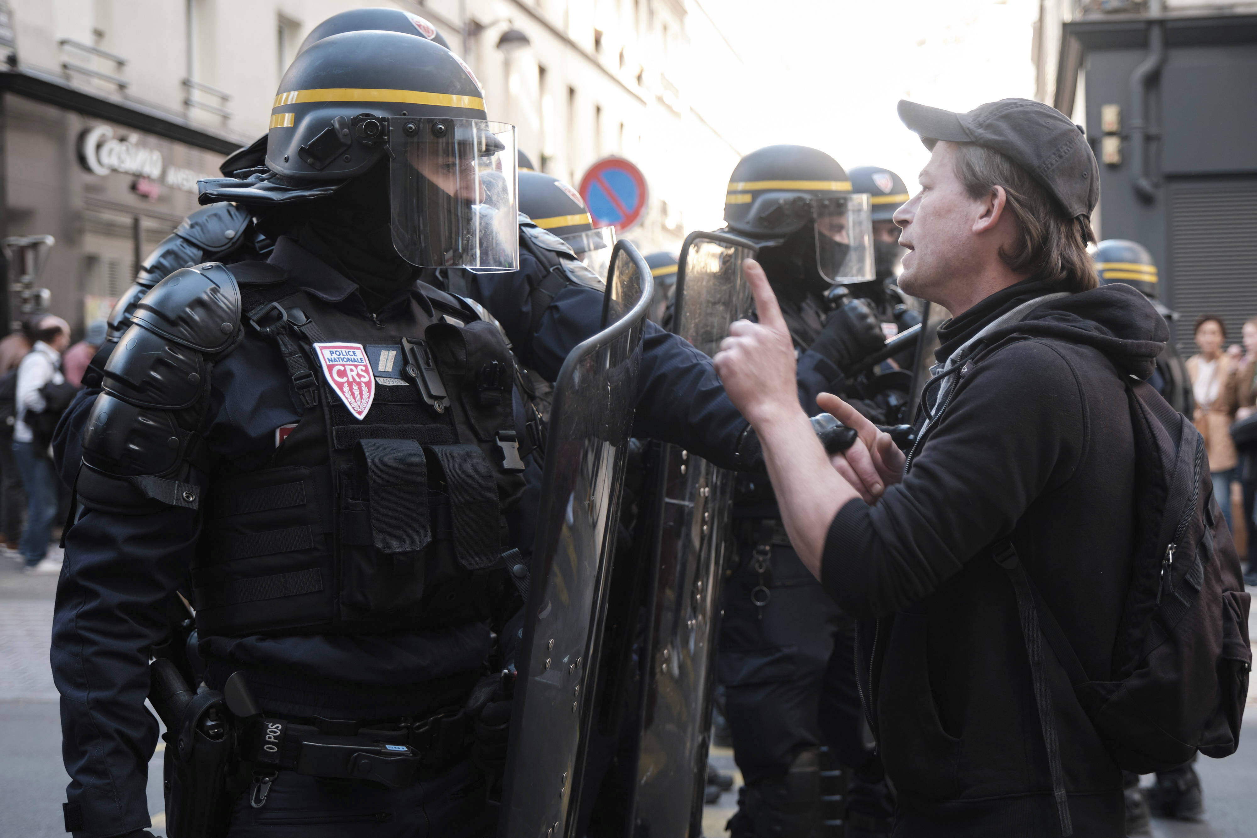▲法國數萬名民眾上街抗議警察暴力。（圖／達志影像／美聯社）