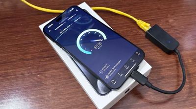 iPhone 15能接有線網路！用戶：速度超過 800 Mbps