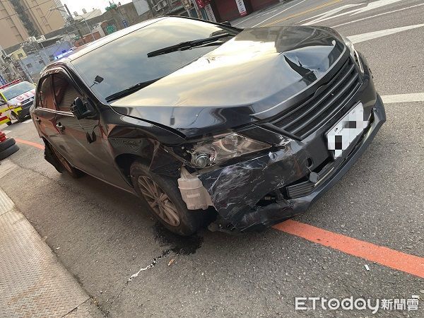 ▲姜姓男子清晨酒駕失控衝撞路旁5部機車,，並波及一旁行人，釀成1死。（圖／桃園市警局交通大隊提供）