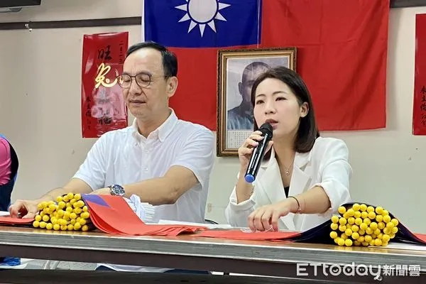 ▲朱立倫與台北市議員徐巧芯共同出席十月國慶愛國行動。（圖／記者鄭佩玟攝）