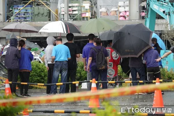 ▲▼屏東科技園區「明揚國際」廠房22日發生爆炸，罹難者家屬到場招魂。（圖／記者吳世龍攝）