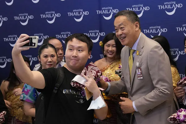 ▲▼今年首批免簽中國遊客25日抵達曼谷，泰國總理賽塔（Srettha Thavisin）親自到機場迎接。（圖／CFP）