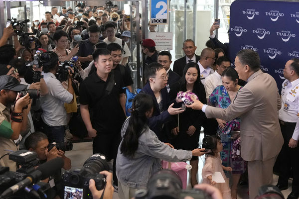 ▲▼今年首批免簽中國遊客25日抵達曼谷，泰國總理賽塔（Srettha Thavisin）親自到機場迎接。（圖／CFP）