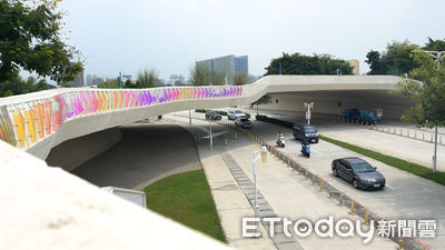 快訊/台中中央公園傳死亡案!男倒臥停車場喪命 身分待查