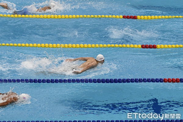 ▲杭州亞運中華游泳代表隊男子400公尺接力，王冠閎、莊沐倫。（圖／記者杜奕君攝）