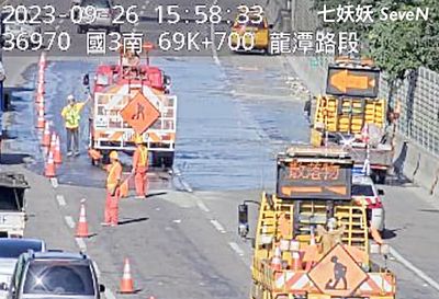 國3龍潭北上路段「水泥包掉落封鎖2車道」回堵2km 肇事者跑了