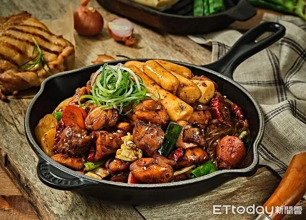 ▲甩鍋雞_「蜂蜜醬香雞」多一層蜂蜜甜香。（圖／甩鍋雞提供）