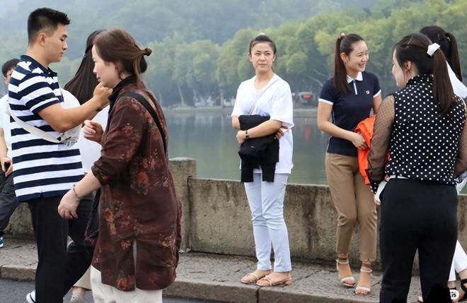 ▲▼北韓女選手藉杭州亞運到西湖游玩，陸網反應大讚高顏值不輸女明星。（圖／翻攝自微博、百度）