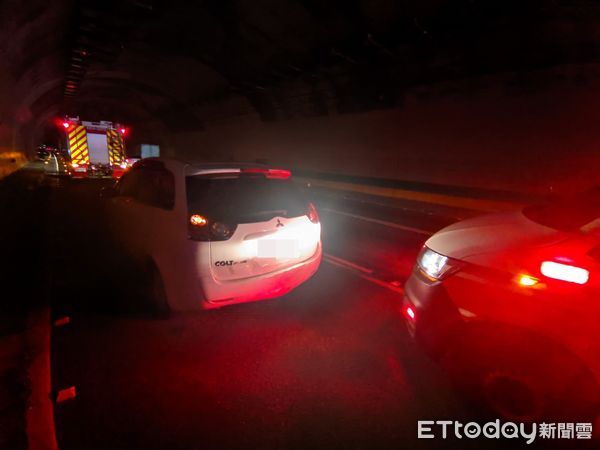 ▲▼基隆市安樂區國道3號基隆隧道5車追撞。（圖／記者郭世賢翻攝）