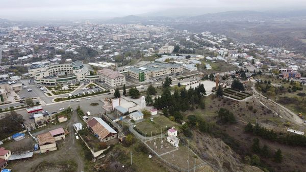 ▲▼納卡共和國首都，被當地亞美尼亞人稱為斯捷潘納克特（Stepanakert），被亞塞拜然稱為漢肯德（Khankendi）。（圖／達志影像／美聯社）