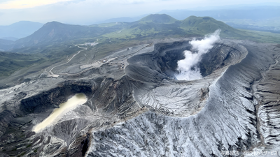 日警證實：直升機掉在「阿蘇火山口內」　事發時濃霧能見度低