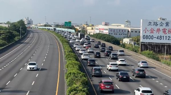 ▲▼中秋連假國道1號南下彰化段湧現車潮。（圖／翻攝國道監視器）