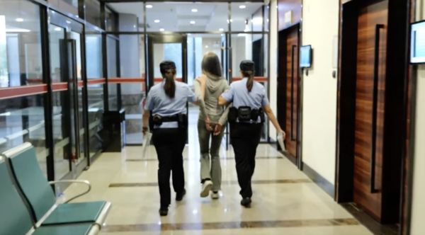 ▲女網紅被法院直播拘留全過程。（圖／翻攝微博）