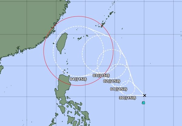 ▲▼菲律賓東方海面的熱帶性低氣壓有機會成為今年第14號颱風「小犬」。（圖／翻攝日本氣象廳）