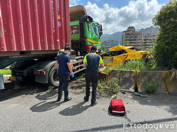 ▲▼            基隆市七堵區千祥橋頭今(30)日中午12時42分發生車禍 。（圖／記者郭世賢翻攝）