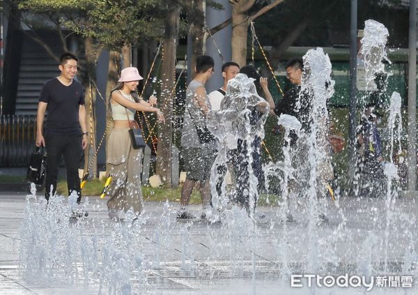 ▲▼天氣 炎熱 秋老虎 變天 颱風。（圖／記者屠惠剛攝）