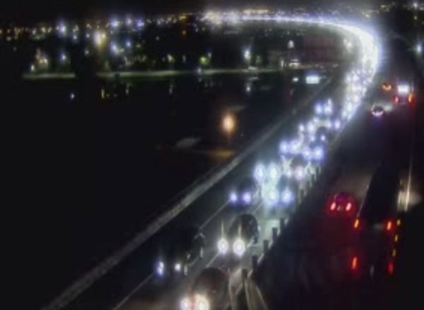 ▲▼國5北上塞車車陣塞到整條國道發亮。（圖／高公局）