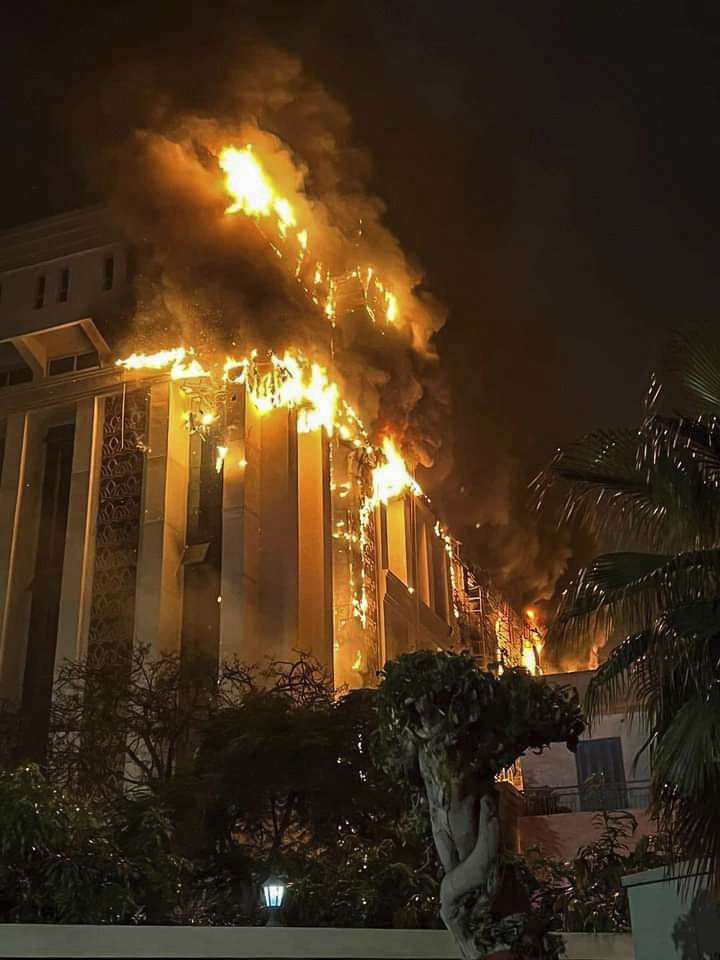 ▲▼ 埃及警察總部大樓2日發生大火。（圖／達志影像／美聯社）