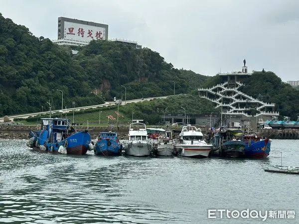 ▲▼     福澳港7船舶纜繩斷裂海上漂流        。（圖／記者林名揚翻攝）