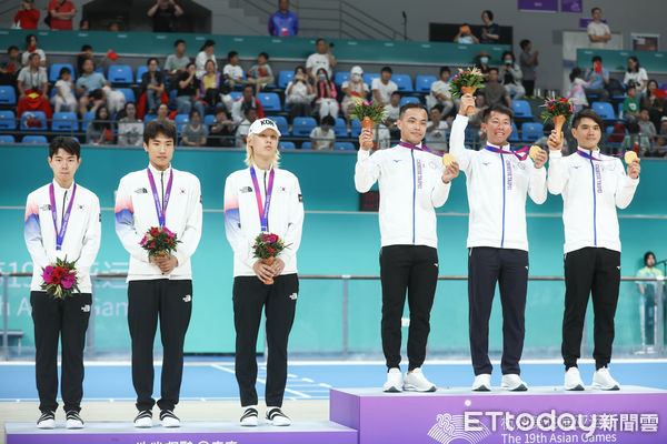 ▲亞運男子競速滑輪3000公尺接力金牌中華隊。（圖／記者林敬旻攝）