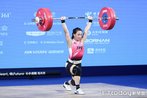 ▲亞運女子舉重59公斤級挺舉，中華隊郭婞淳第二次試舉成功。（圖／記者林敬旻攝）