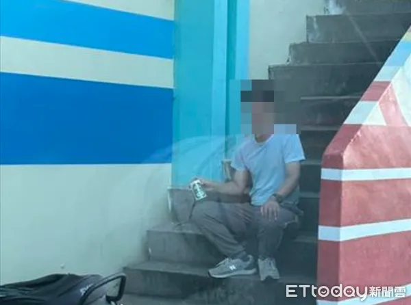 ▲▼苗栗縣政府一名員工昨天下午上班時間在體育場外喝啤酒，被縣議員陳光軒當場目睹。（圖／翻攝陳光軒臉書）